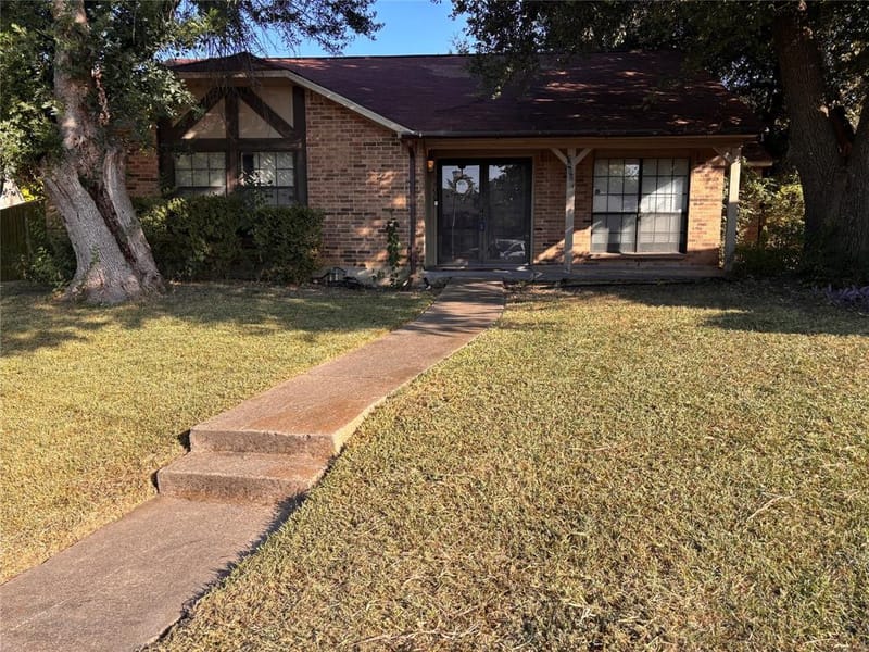 7402 Red Osier Road, Dallas TX 75249