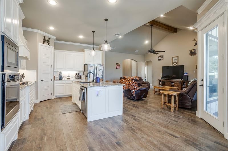 8032 County Road 1006, Godley TX 76044 - Photo 14