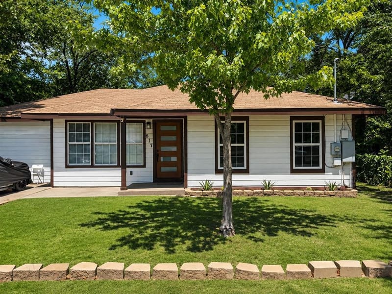 617 Mccubbin Street, Gainesville TX 76240
