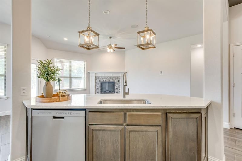 1209 Rushmore Drive, Burleson TX 76028 - Photo 9