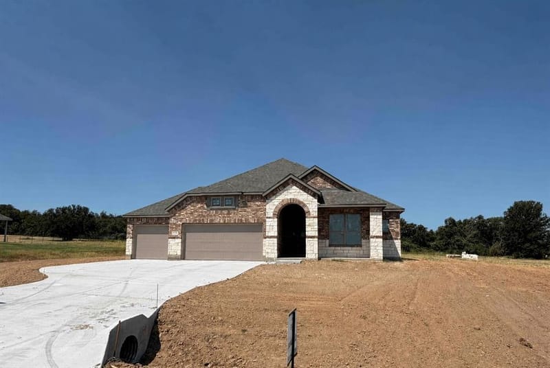 305 Skeen Peak, Springtown TX 76082