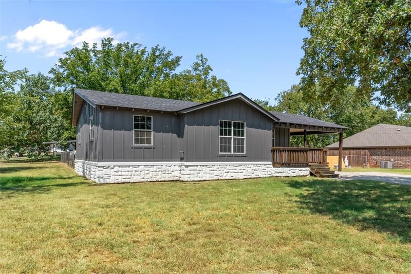 417 N Birch Street, Springtown TX 76082 - Photo 2