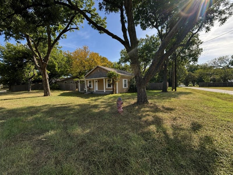 107 College Street, Joshua TX 76058