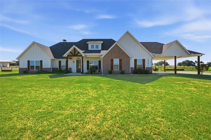 1044 Monarch Court, Poolville TX 76487