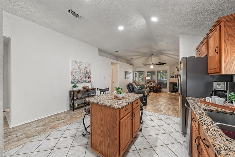 334 Dalhart Drive, Weatherford TX 76086 - Photo 6