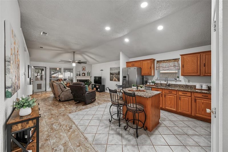 334 Dalhart Drive, Weatherford TX 76086 - Photo 4