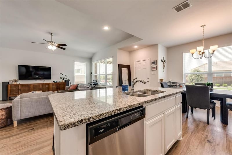 1996 Sunnybrook Drive, Heartland TX 75126 - Photo 4