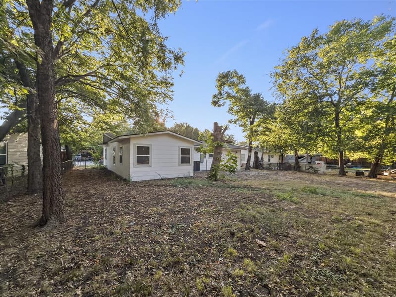 1411 Swiss Street, Arlington TX 76010 - Photo 12