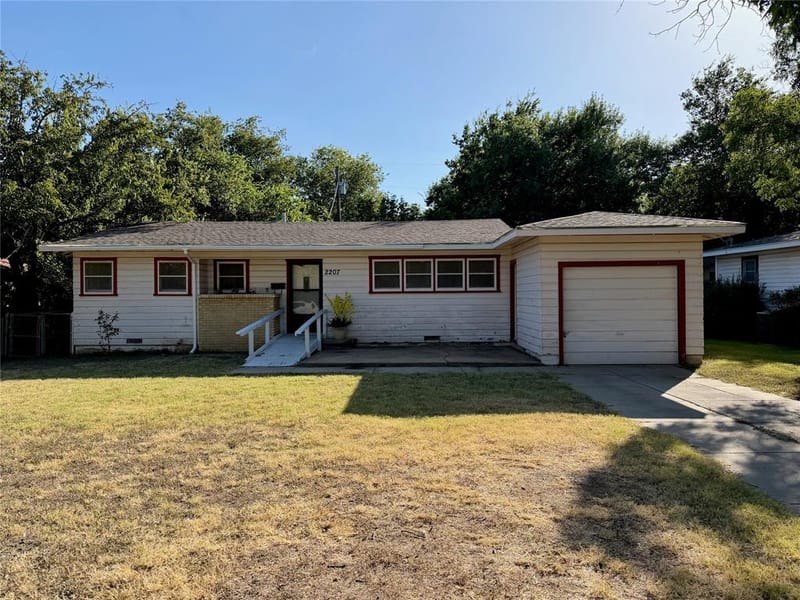 2207 4th Street, Brownwood TX 76801 - Photo 3
