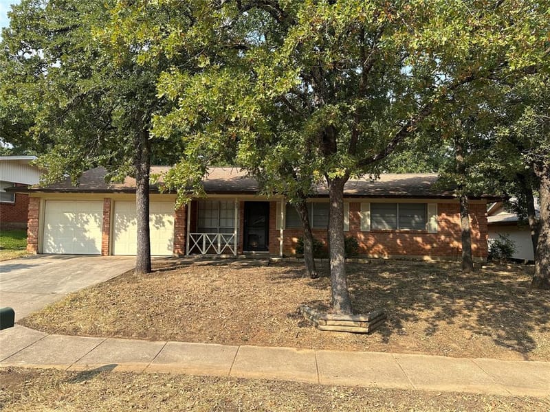 33 Somerset Terrace, Bedford TX 76022