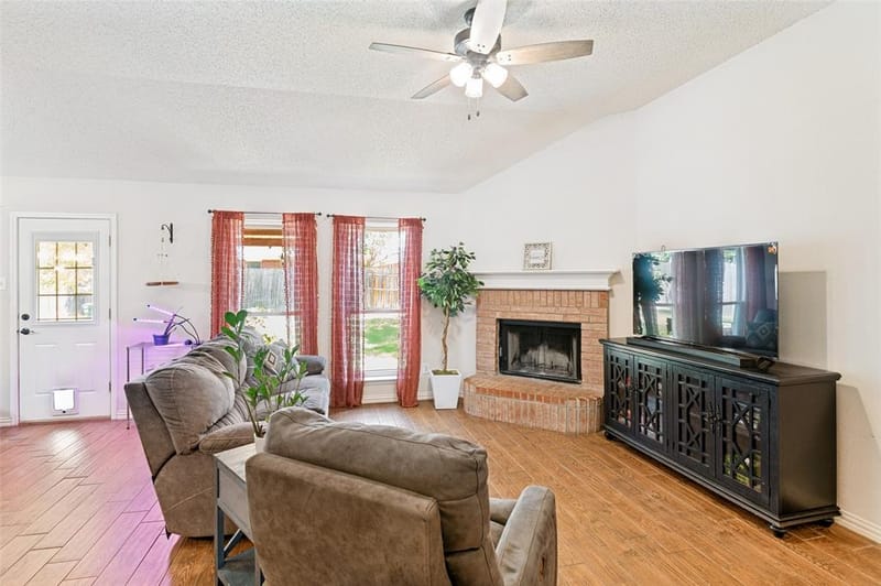 540 Cambridge Drive, Saginaw TX 76179 - Photo 5