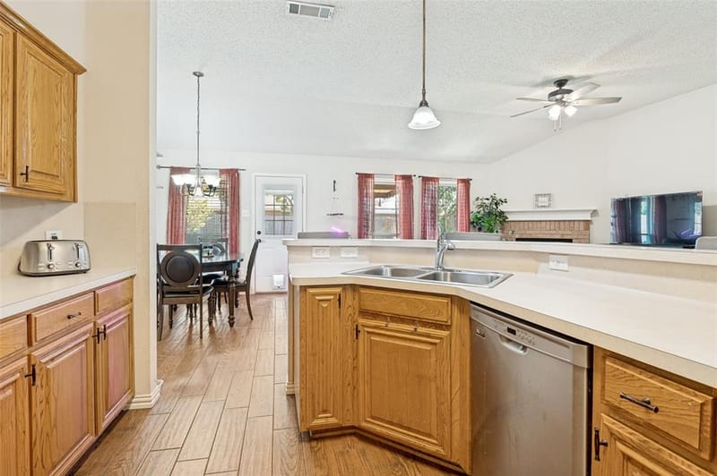 540 Cambridge Drive, Saginaw TX 76179 - Photo 9