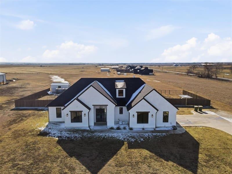 8410 County Road 301, Grandview TX 76050 - Photo 2