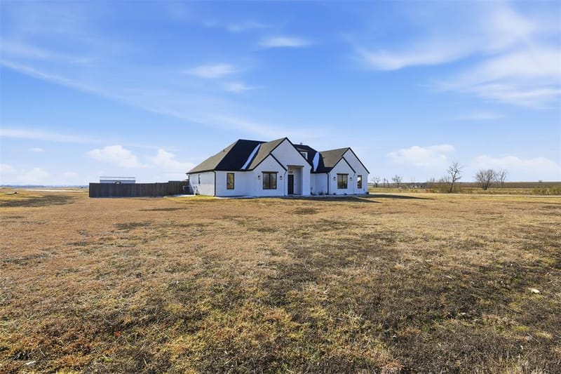 8410 County Road 301, Grandview TX 76050 - Photo 7