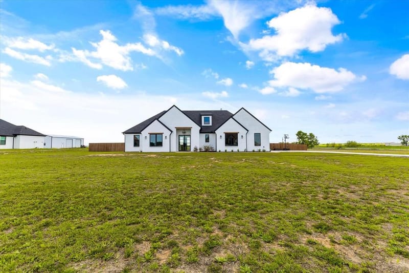 8410 County Road 301, Grandview TX 76050