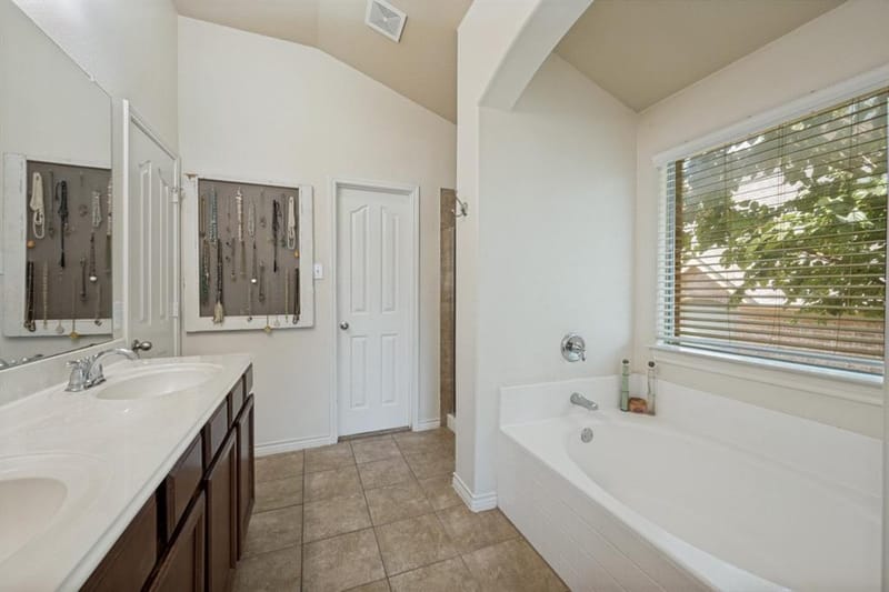6133 Lamb Creek Drive, Fort Worth TX 76179 - Photo 9
