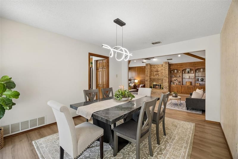 902 Briarcliff Court, Arlington TX 76012 - Photo 7