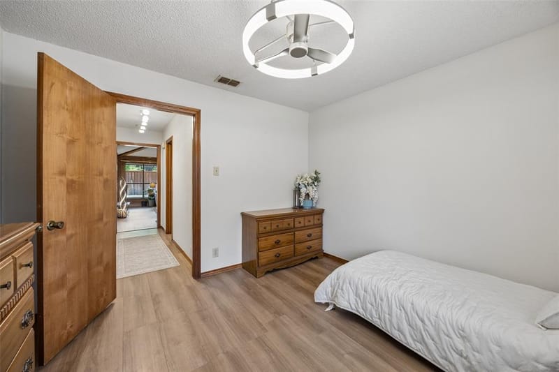 902 Briarcliff Court, Arlington TX 76012 - Photo 24