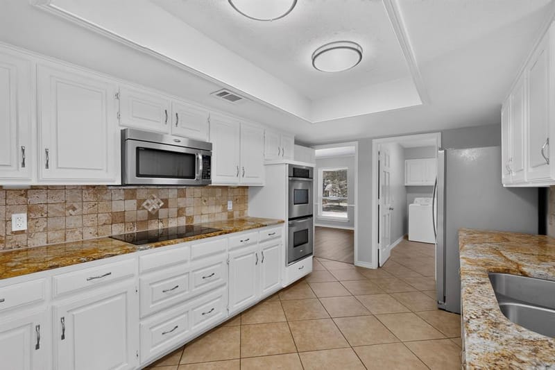 1380 Green Hills Court, Duncanville TX 75137 - Photo 13