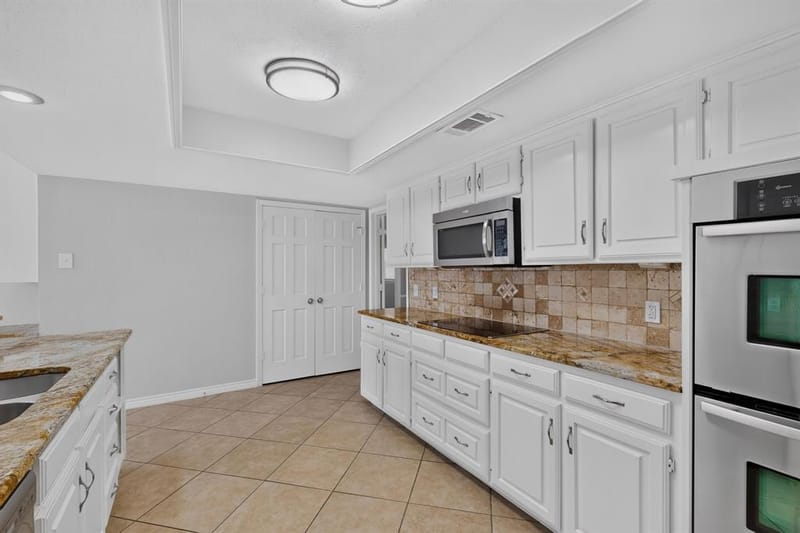 1380 Green Hills Court, Duncanville TX 75137 - Photo 14