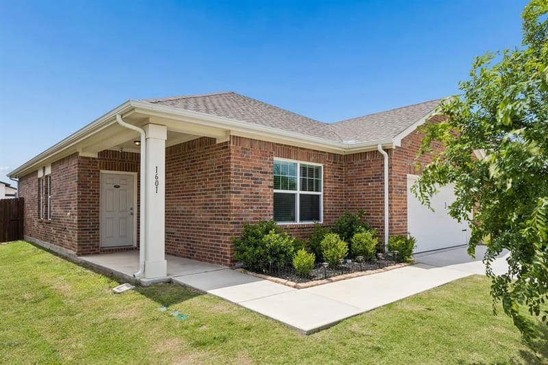 1601 Shadow Hawk, Fort Worth TX 76052