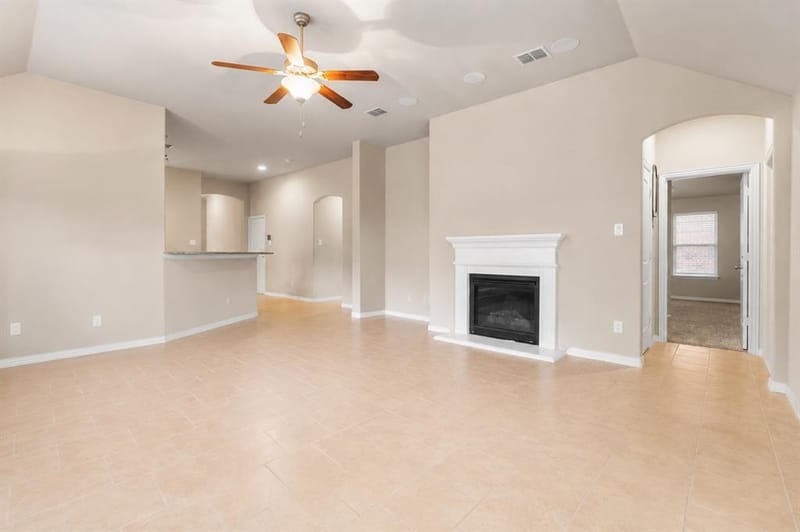 620 Swift Current Drive, Crowley TX 76036 - Photo 6