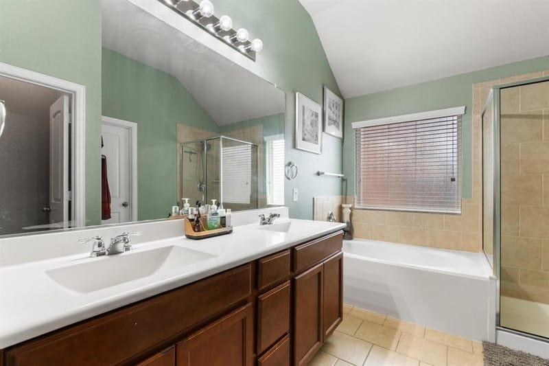620 Swift Current Drive, Crowley TX 76036 - Photo 9