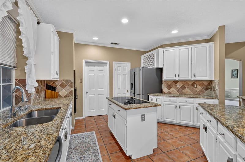 9803 Hickory Hollow Lane, Irving TX 75063 - Photo 2