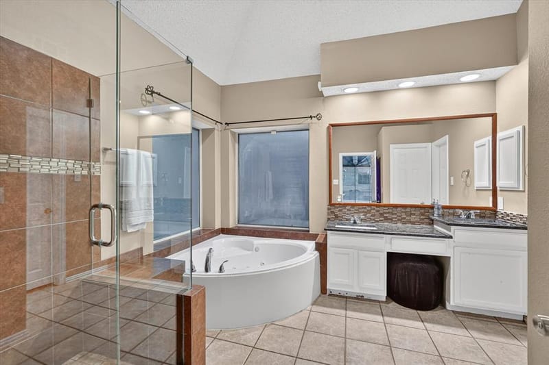9803 Hickory Hollow Lane, Irving TX 75063 - Photo 11