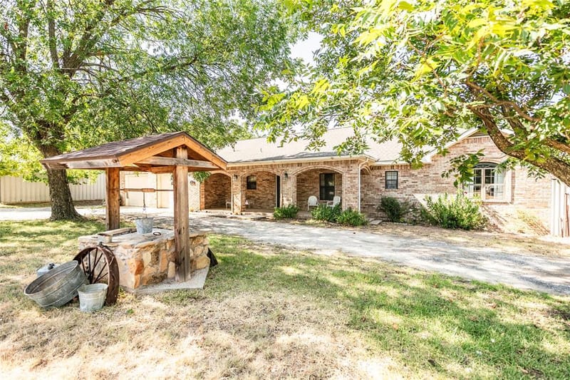 264 Oak Street, Nocona TX 76255 - Photo 6