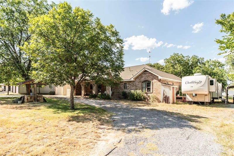 264 Oak Street, Nocona TX 76255 - Photo 7