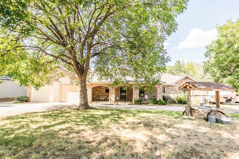 264 Oak Street, Nocona TX 76255 - Photo 5