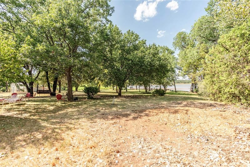 264 Oak Street, Nocona TX 76255 - Photo 9