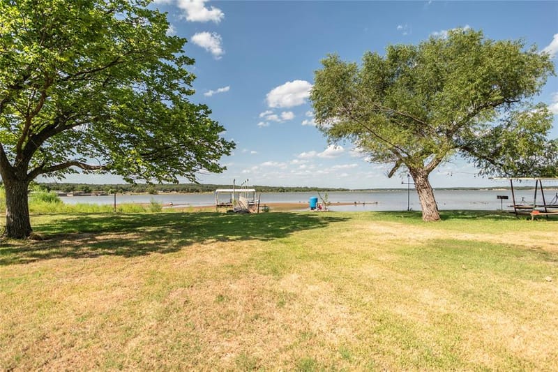264 Oak Street, Nocona TX 76255 - Photo 10