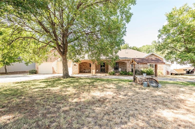 264 Oak Street, Nocona TX 76255 - Photo 18