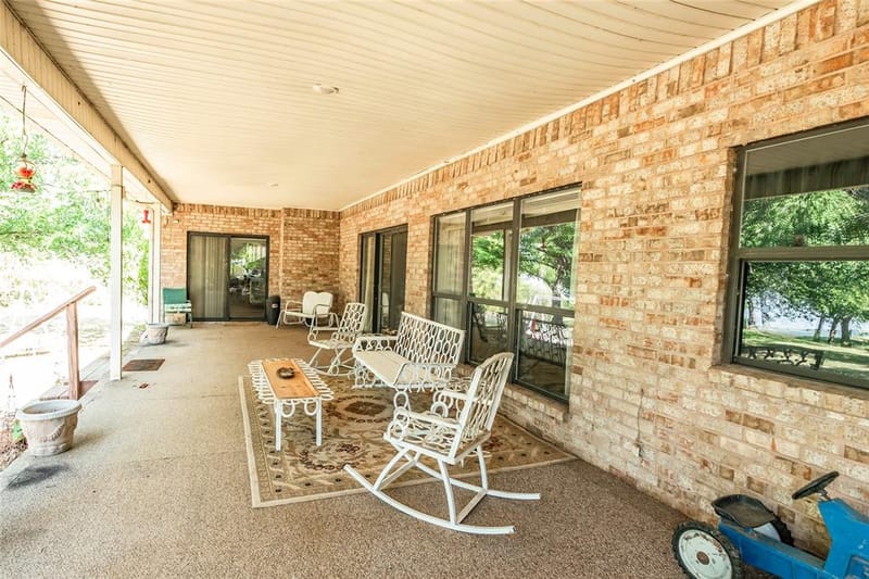 264 Oak Street, Nocona TX 76255 - Photo 15