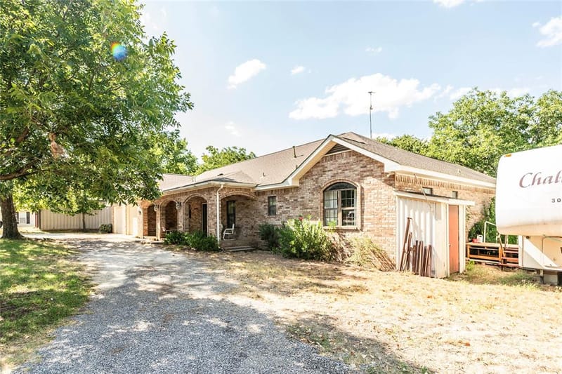 264 Oak Street, Nocona TX 76255 - Photo 8