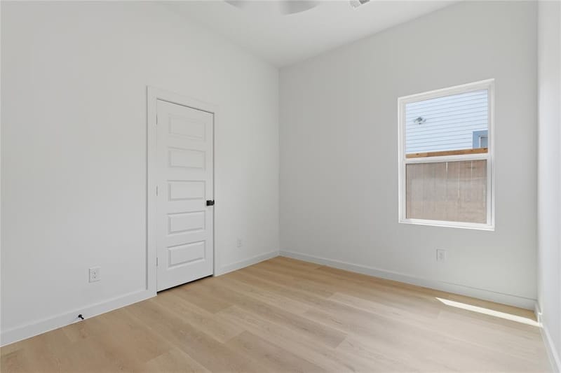 1327 E Waco Avenue, Dallas TX 75216 - Photo 6