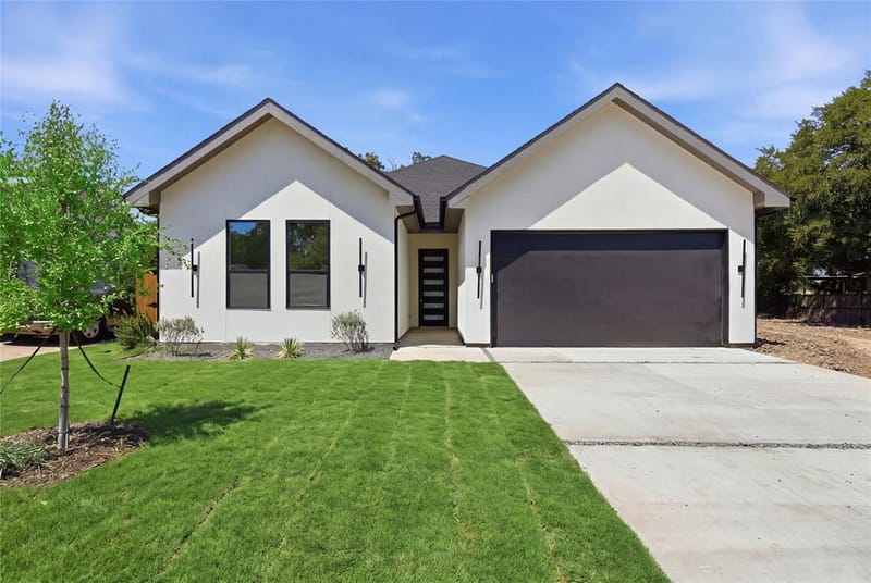 1327 E Waco Avenue, Dallas TX 75216