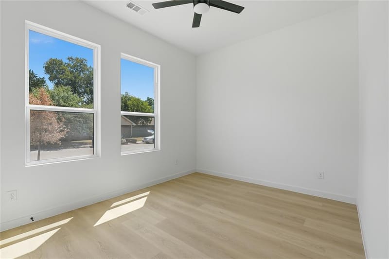 1327 E Waco Avenue, Dallas TX 75216 - Photo 8