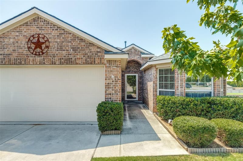 1412 St Johns Drive, Van Alstyne TX 75495