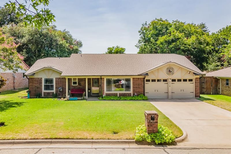 2512 Glassboro Circle, Arlington TX 76015