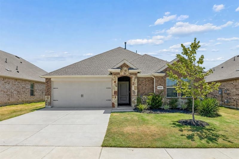 9900 Tinsley Street, Aubrey TX 76227