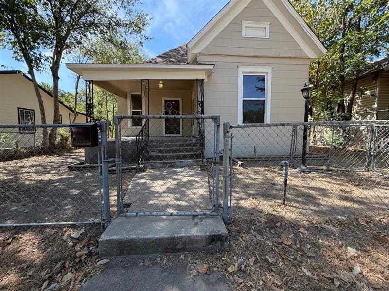 1216 Bessie Street, Fort Worth TX 76104
