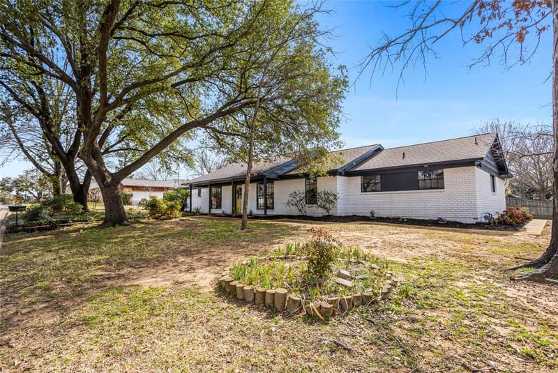 1708 Park Ridge Terrace, Arlington TX 76012 - Photo 6