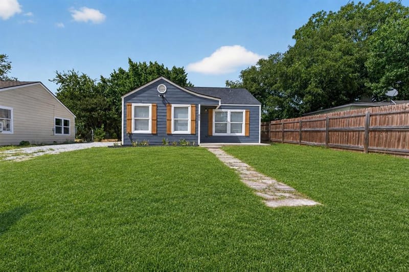 805 Adkins Street, Bowie TX 76230 - Photo 6