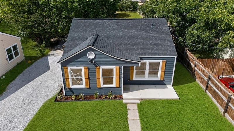 805 Adkins Street, Bowie TX 76230