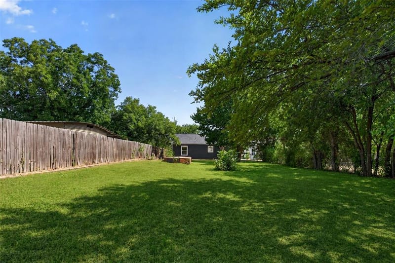 805 Adkins Street, Bowie TX 76230 - Photo 20