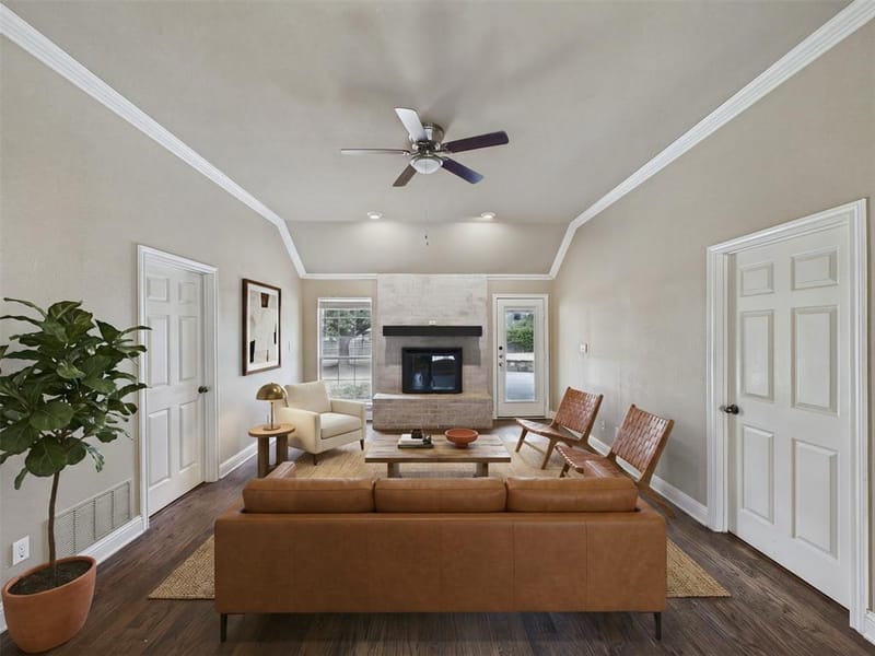616 W Walcott Street, Pilot Point TX 76258 - Photo 7