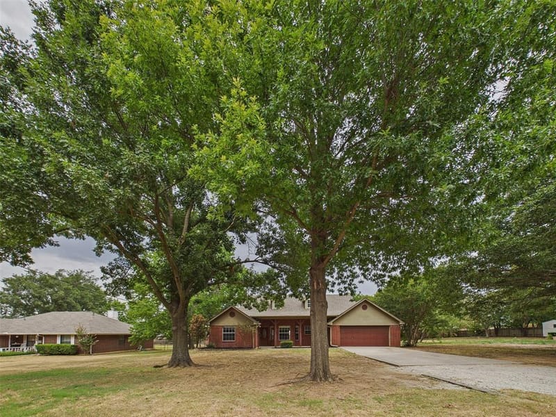 616 W Walcott Street, Pilot Point TX 76258 - Photo 3